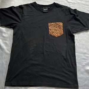 WRUNG black tee men size large